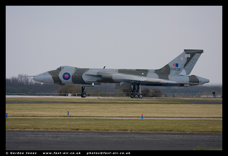RAF Avro Vulcan B2 (XH558) - Taxi photo 3
