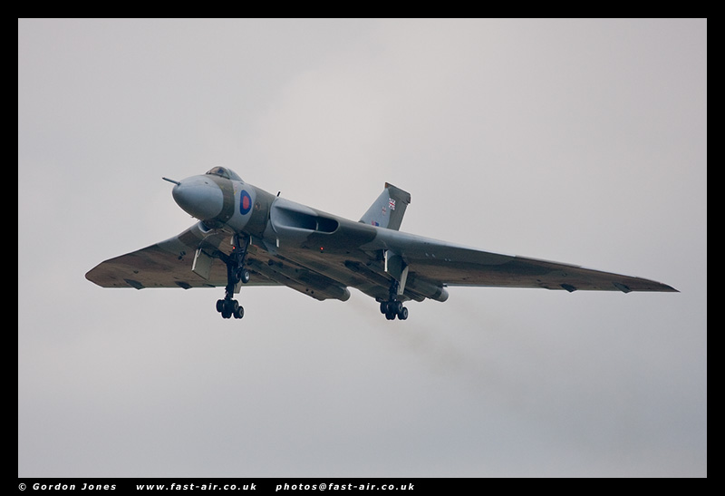 RAF-Avro-Vulcan-B2-XH558-Flypast-photo-2.jpg