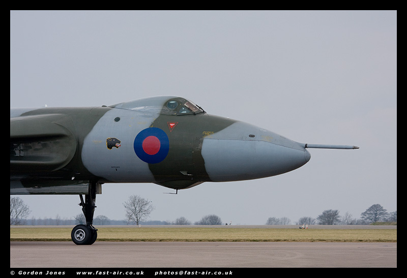 RAF-Avro-Vulcan-B2-XH558-Taxi-photo-2.jpg