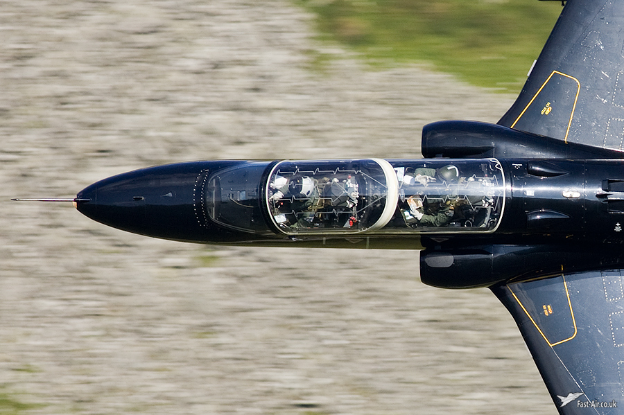 Pictures of low flying military aircraft 4